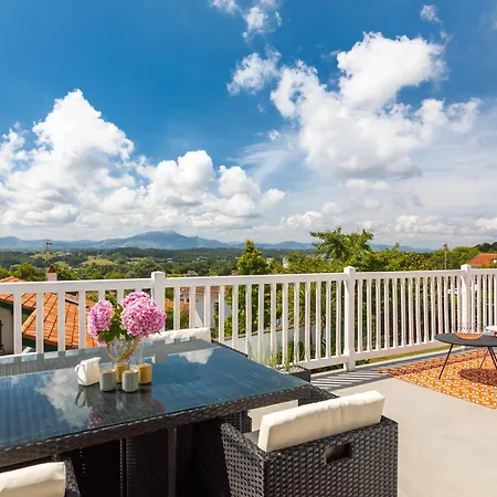 Etxegina - Vue Imprenable Sur La Rhune Vila